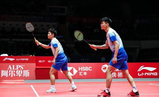 印度队鏖战日本队,黄鸭组合点燃赛场 印度队鏖战日本队,黄鸭组合点燃赛场