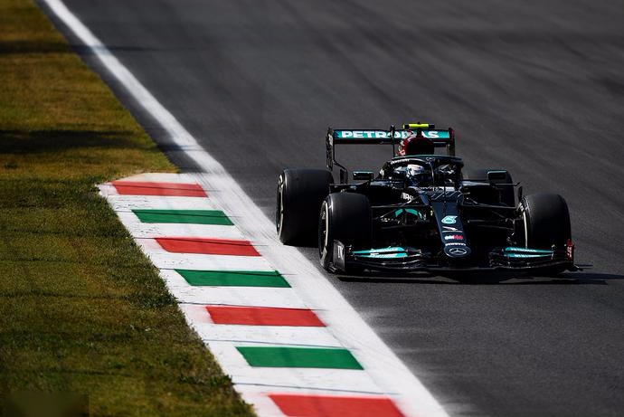 迈凯伦险胜红牛二队,塞恩斯刷新纪录 迈凯伦险胜红牛二队,塞恩斯刷新纪录